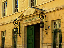 Vue de la porte du lycée Henri-IV