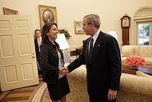George W. Bush accueille María Corina Machado dans le bureau ovale, le 31 mai 2005.