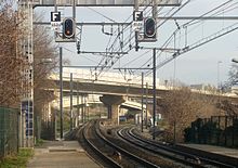 En sortie sud de la gare, la séparation des voies à l'approche du raccordement de la LGV Méditerranée.