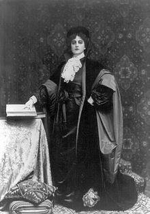 Maxine Elliott à 33 ans, dans le rôle de Portia(Le Marchand de Venise, ca 1901).