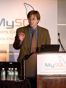 Michael Tiemann à une conférence MySQL en 2005