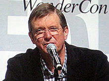Accéder aux informations sur cette image nommée Mike Newell at WonderCon 2010 2.JPG.