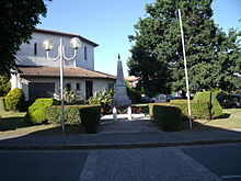 Le monument aux morts d'Urt.