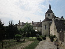 L'église Saint-Denis, son ancien prieuré et le jardin médiéval.
