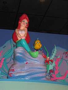 Statue d'Ariel dans le Disney Store de Toronto.