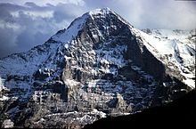 Photographie de la montagne enneigée de l'Eiger où a été tourné La Sanction