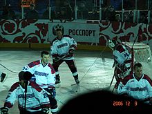 Photo d'un match de hockey où on distingue Peter Šťastný.