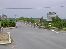 Carrefour des départementales 27 et 174 et le pont Boutiron
