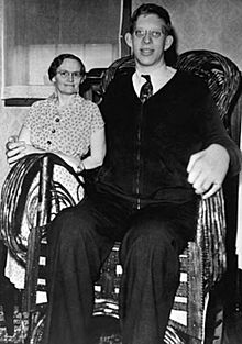 Robert Wadlow et sa mère (février 1939)