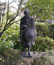 Statue représentant Ryōkan