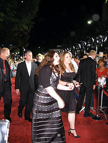 Stephenie Meyer (à gauche) à la première de Twilight, en novembre 2008.