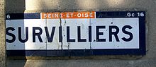 Plaque Michelin à l'entrée sud de Survilliers, en face du musée de la Cartoucherie: elle rappelle encore en 2010 l'appartenance de la commune à l'ancien département de la Seine-et-Oise, 42 ans après sa disparition.