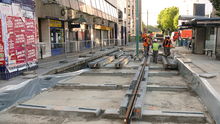 Vue des travaux de renouvellement des voies à l'été 2010 à Basilique de Saint-Denis, sur pose antivibratile renforcée.