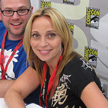 C.H. Greenblatt en haut à gauche en compagnie de Tara Strong en 2009 au Comic-Con.