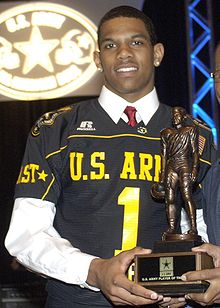 Accéder aux informations sur cette image nommée Terrelle Pryor Army player of the year.jpg.