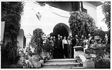 Une réunion d'amis et de famille au manoir de Păulești en 1937.