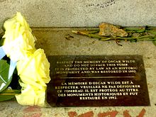 Plaque classement au monument historique sur la tombe d'Oscar Wilde