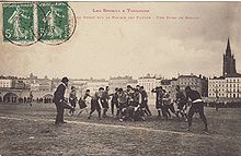 Les sports à Toulouse : un match de rugby sur la prairie des Filtres - une prise ballon.
