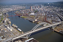 Vue générale de Portland, avec la rivière qui traverse la ville.