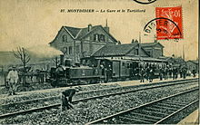 La gare donnait correspondance avec la ligne de chemin de fer secondaire à voie métrique Montdidier - Albert des Chemins de fer départementaux de la Somme, dont on voit une rame derrière les voies de la ligne Ormoy-Villers - Boves