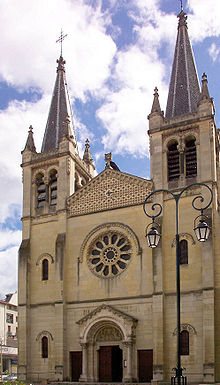 Photographie de la façade de l’église Saint-Louis