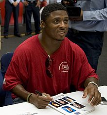 Accéder aux informations sur cette image nommée Warrick Dunn cropped.jpg.