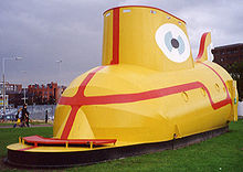 Statue du sous marin jaune