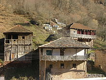 Photographie d'un village des montagnes de Macédoine