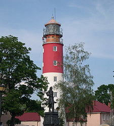 Baltiisk : phare et statue de Pierre le Grand.
