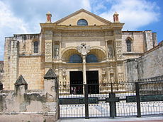 La façade de la cathédrale