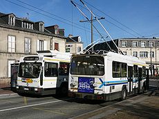 croisement de trolleybus à la station Gare des Bénédictins