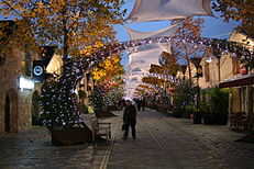 Bercy Village Cour Saint-Émilion.jpg