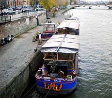 PB240035 Paris VI Quai Malaquais reductwk.JPG