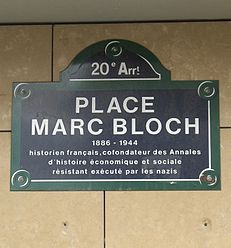 Place Marc-Bloch, Paris 20.jpg