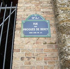 Rue des Pirogues-de-Bercy, Paris 12.jpg