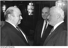 Bundesarchiv Bild 183-1987-1122-014, München, Besuch Werner Felfe, Ignaz Kiechle.jpg