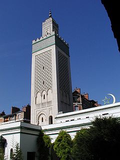 Le minaret vu du patio.