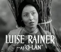 Luise Rainer in The Good Earth trailer 2.jpg