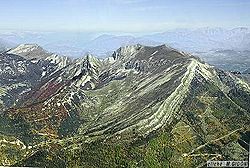 La montagne de Jocou vue depuis le sud-ouest