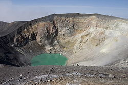 Vue de l'intérieur de l'un des trois cratères sommitaux de l'Ebeko.
