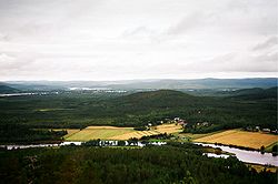 Vue depuis Aavasaksa vers le nord, la rivière de Tengeliö est au premier plan.