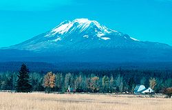 Le mont Adams vu depuis Trout Lake.