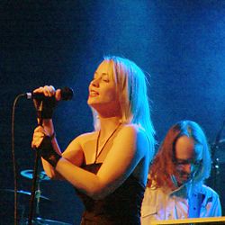 Annie live au Teatergarasjen, Bergen, Norvège, le 5 mai 2005