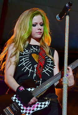 Avril Lavigne playing guitar, St. Petersburg (crop).jpg