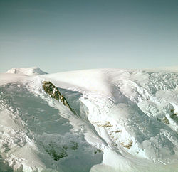 Vue aérienne du glacier Axel Heiberg.