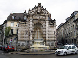 Besançon fontaine Place Jean Cornet 1.jpg