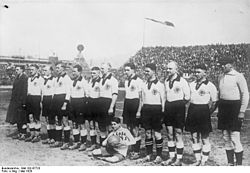 Bundesarchiv Bild 102-07723, Mailand, Fussballspiel Italien-Deutschland.jpg