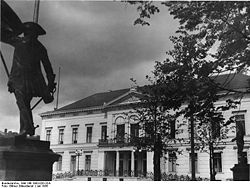 Bundesarchiv Bild 146-1993-020-32A, Berlin, Wilhelmplatz, Propagandaministerium.jpg