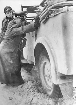 Le Generaloberst Erwin Rommel (au premier plan) et Siegfried Westphal en Afrique du Nord (1941)