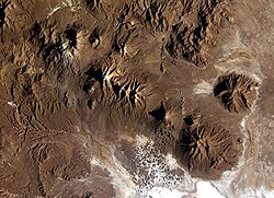 Vue satellite de l'Isluga en haut à gauche de l'image.
